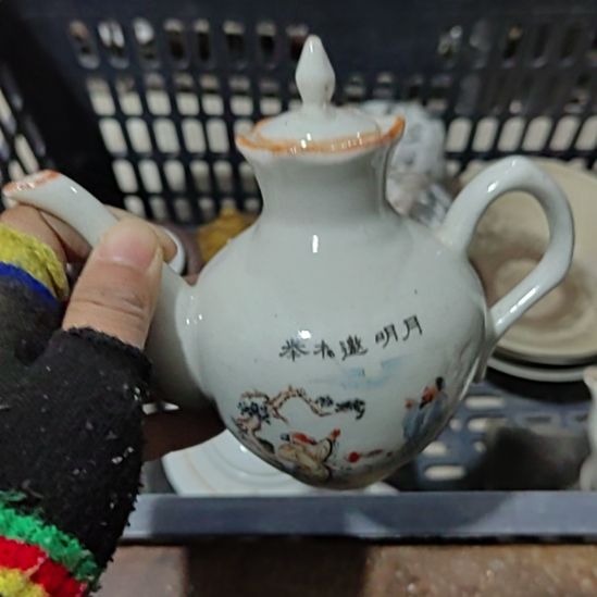 H***A陶瓷精美摆件（不退换，微瑕疵哦）