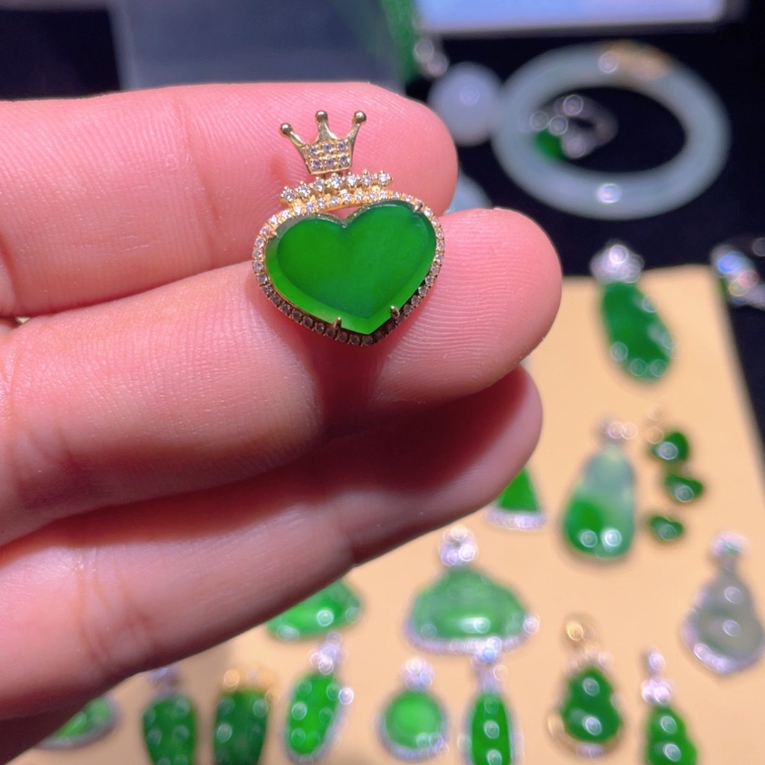 翡翠颈饰18K金镶嵌翡翠