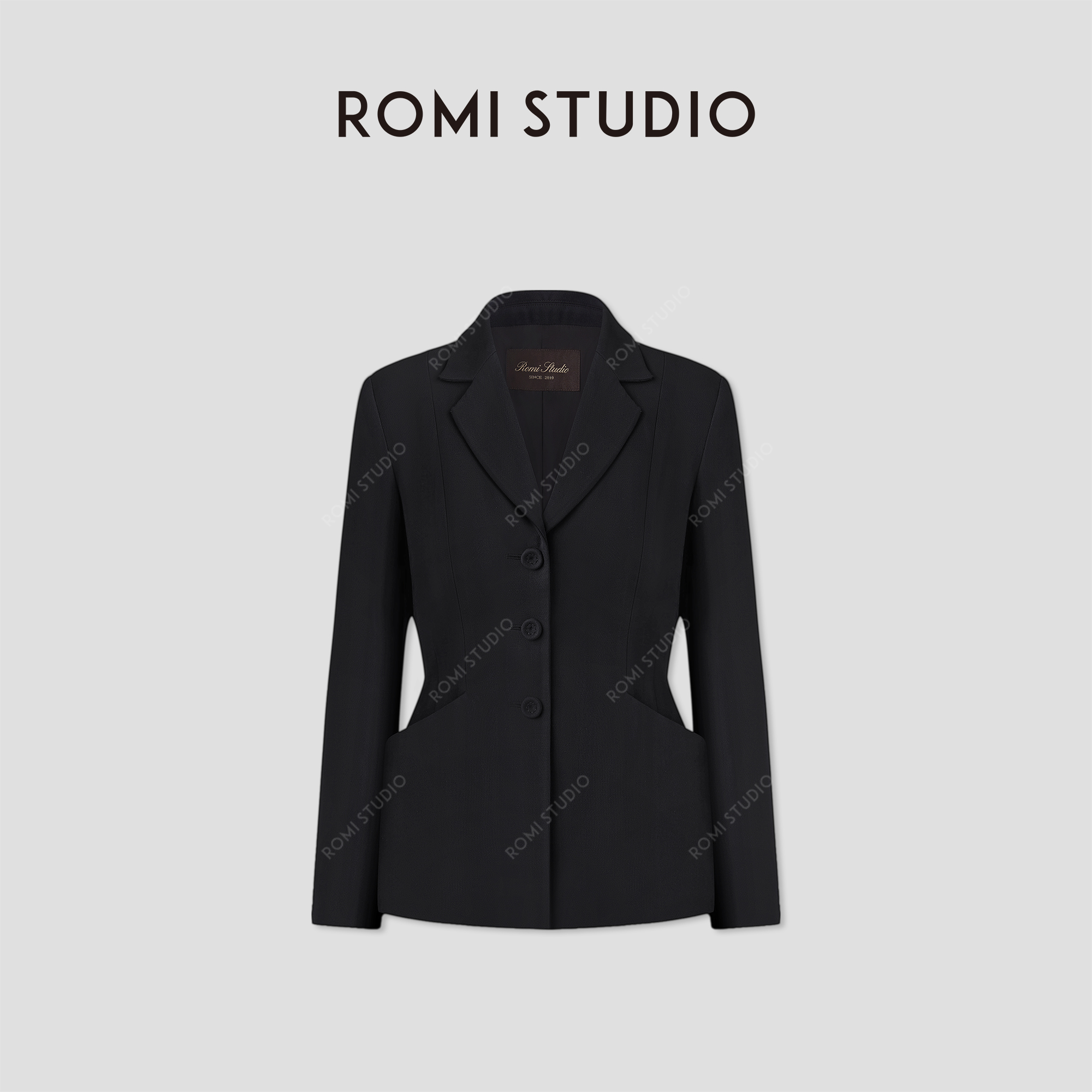 ROMI STUDIO“自我轮廓”桑蚕丝羊毛三粒扣廓形西装外套RWCAWW3709