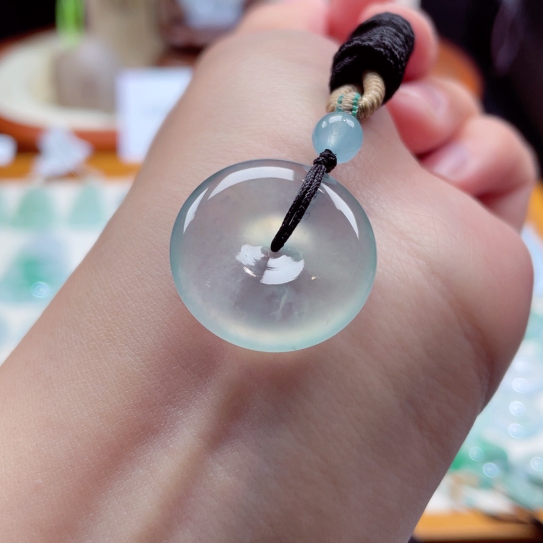 翡翠颈饰未镶嵌扣子