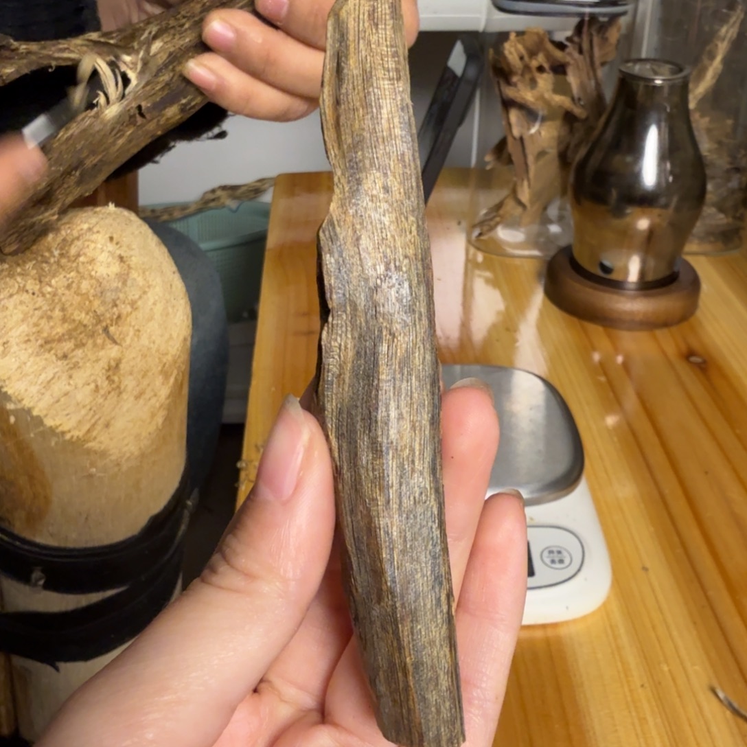沉香张勺子虫漏香9克