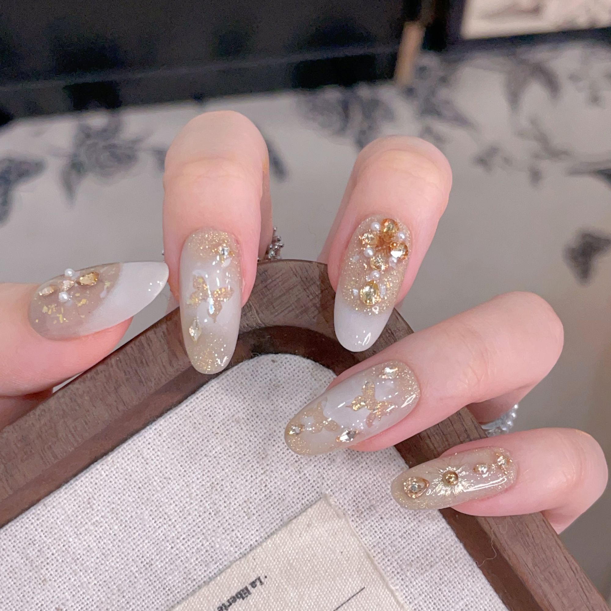 栗栗吉LILI【纸醉金蝶】锆石显白温柔高级猫眼冬日纯手工穿戴甲A123