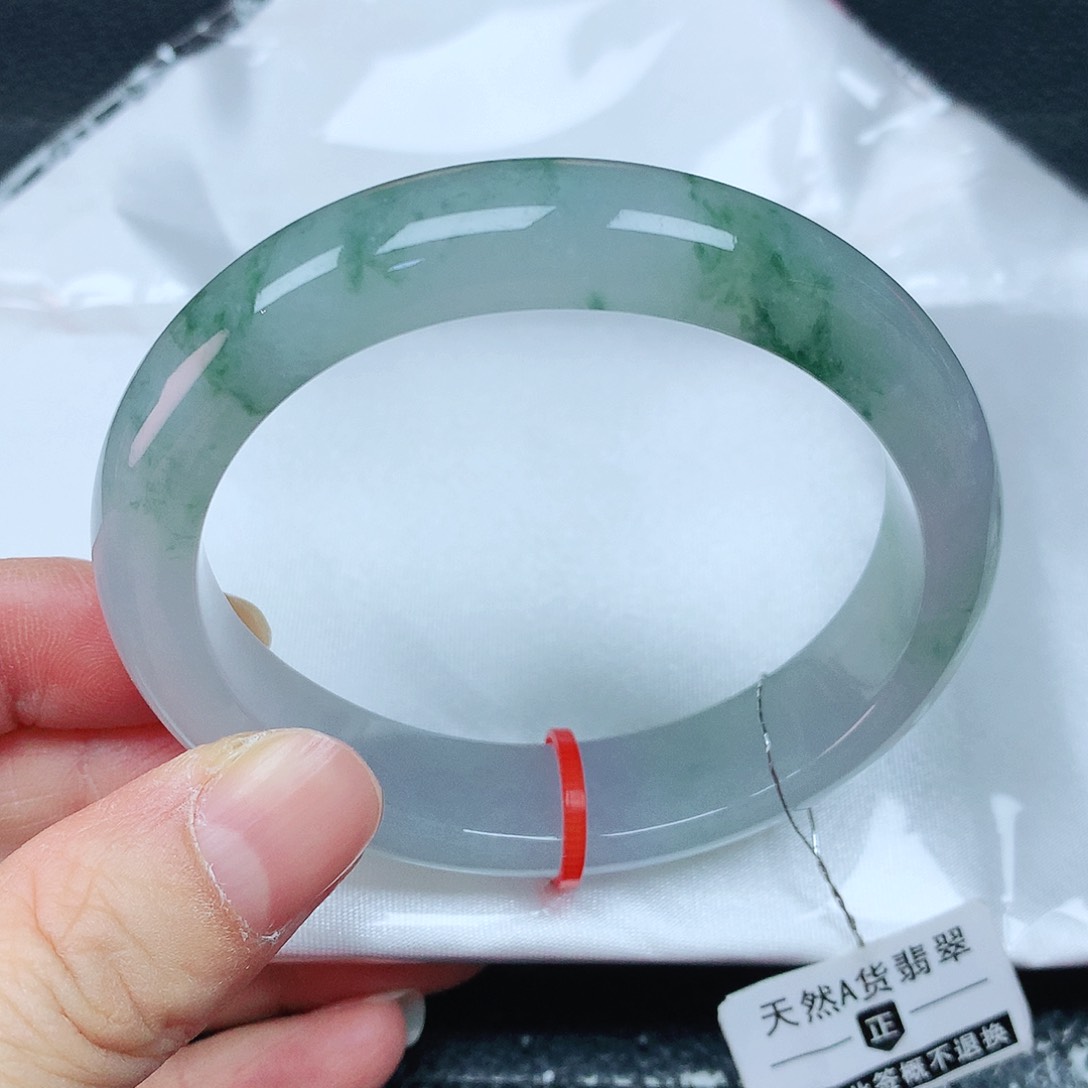 翡翠手镯未镶嵌55贵