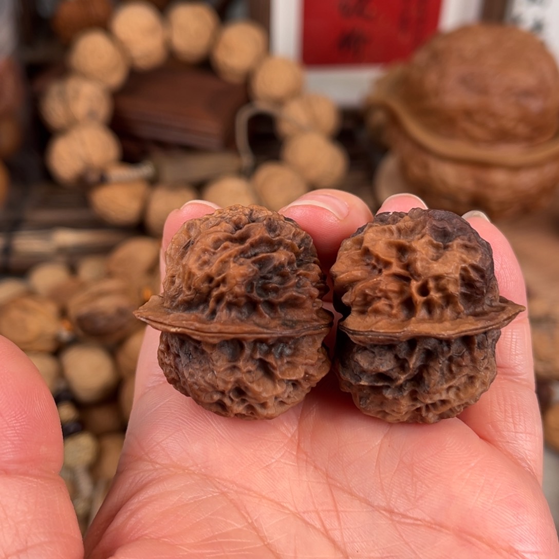 文玩核桃把件七彩蛤蟆37