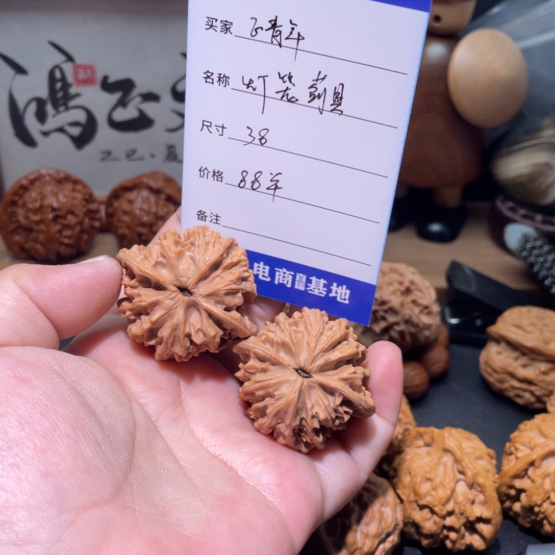 正***年桃核吊坠蓟县野灯狮子头