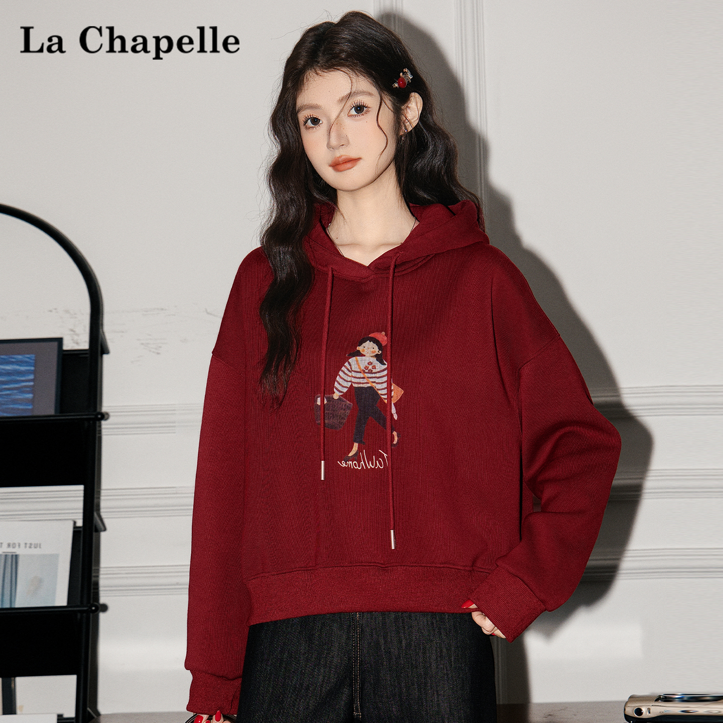 拉夏贝尔红色连帽卫衣女2025冬季新款加绒加厚宽松小个子上衣外套