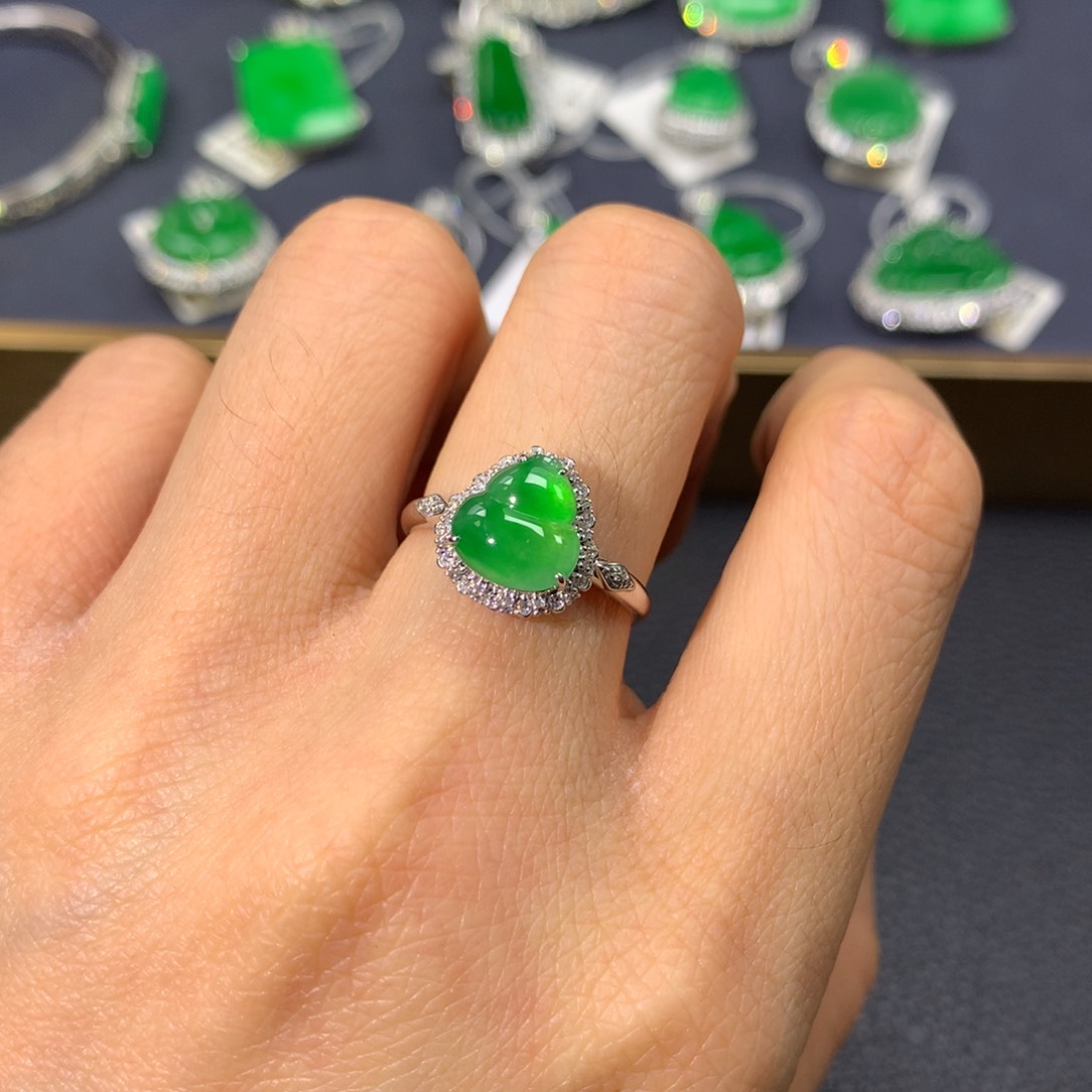 翡翠戒指18K金镶嵌翡翠