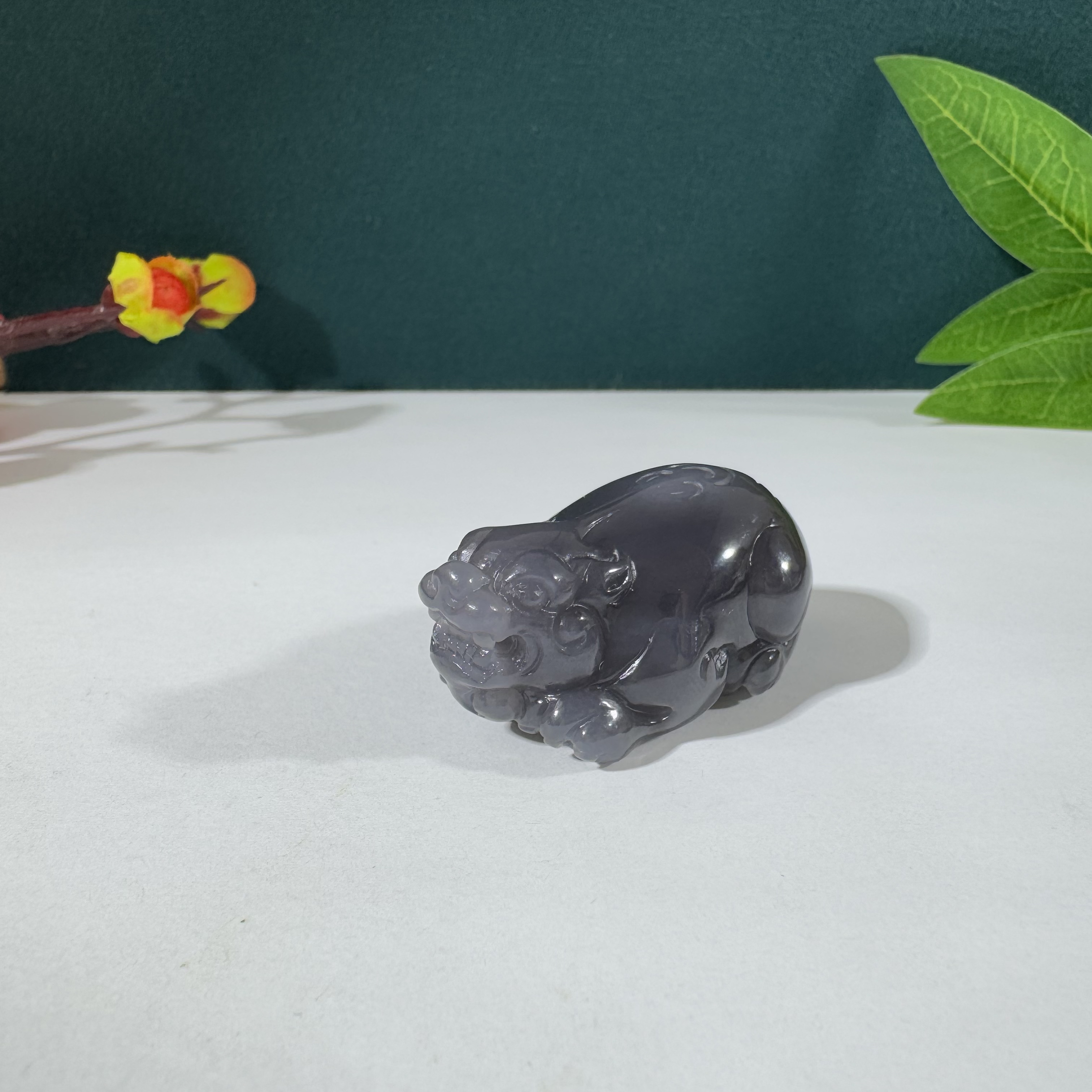 和田玉紫罗兰貔貅手把件深紫吊坠纯手工雕刻