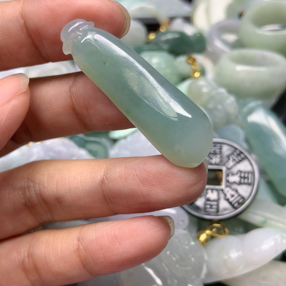 翡翠颈饰未镶嵌天然翡翠