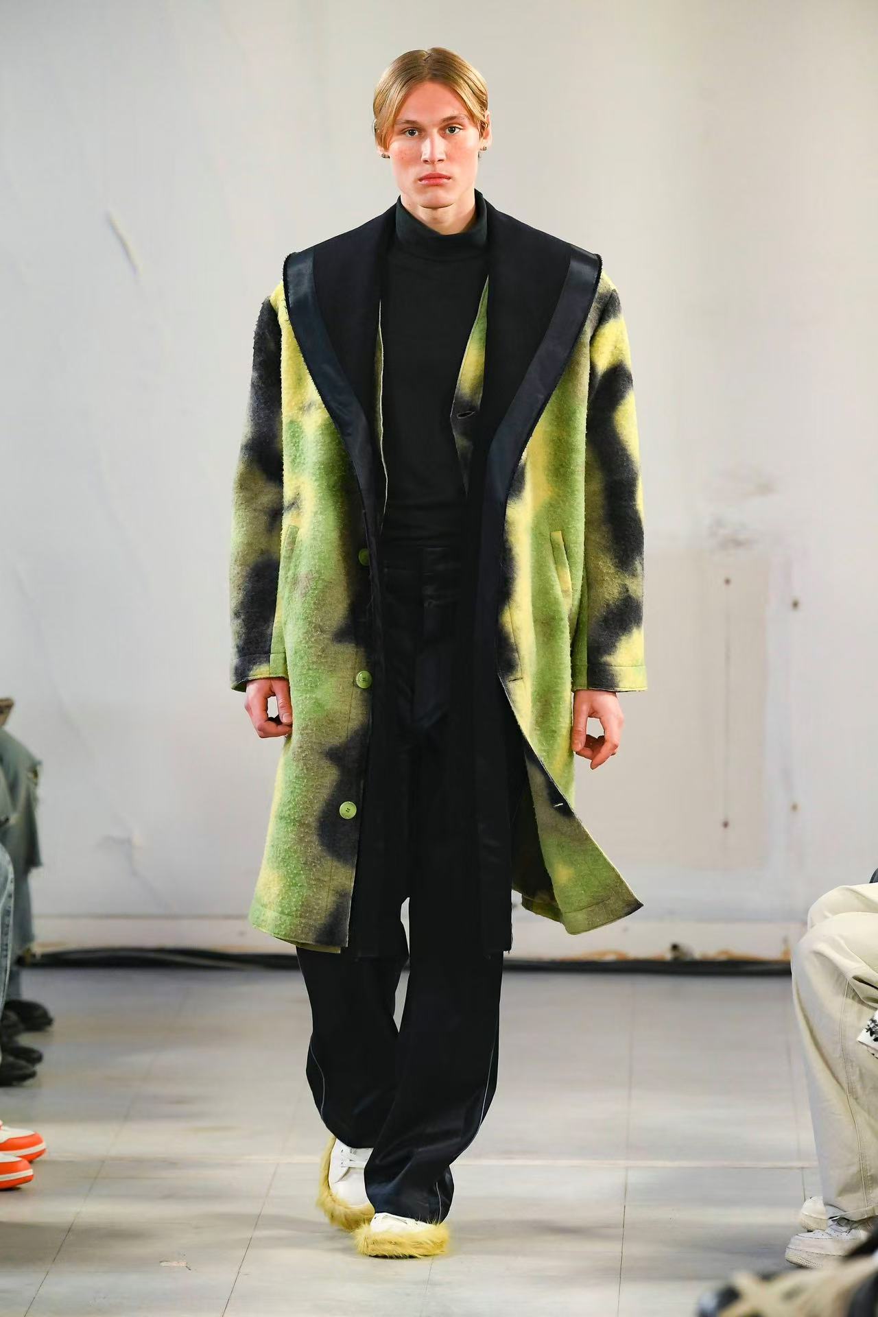 【新潮3】850#冬季新款短袖喷绘时尚加厚设计师潮流