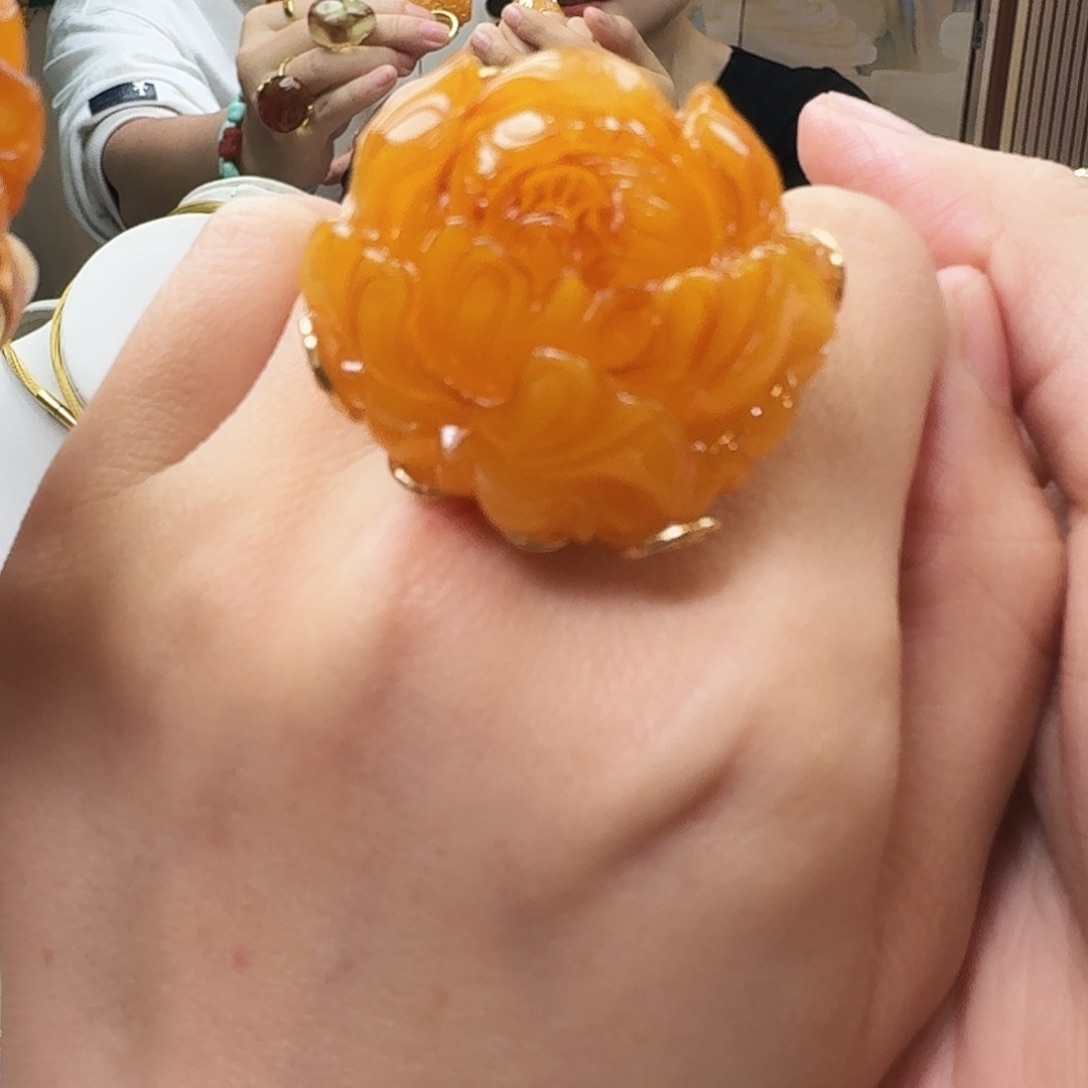 琥珀未镶嵌颈饰戒指