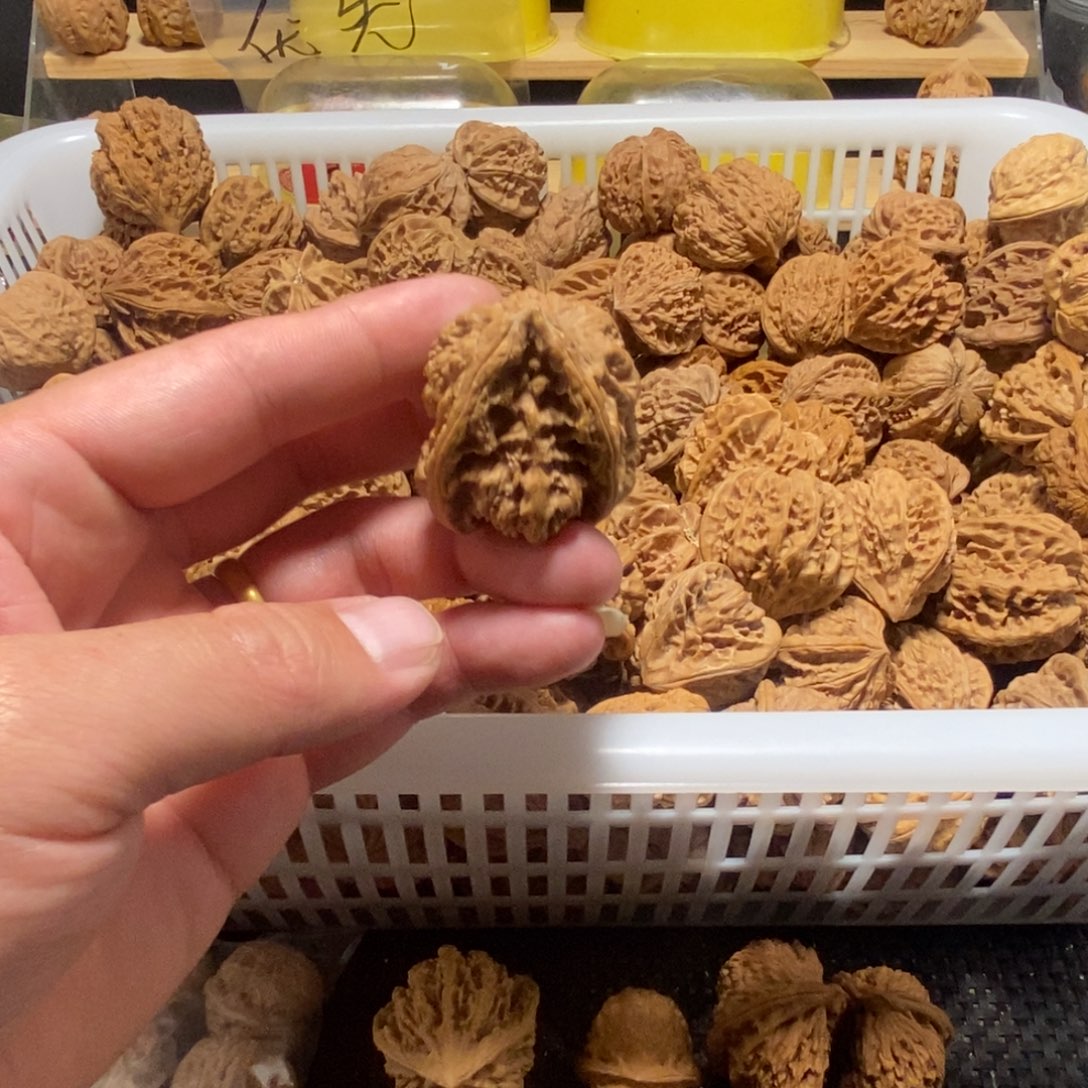 隆***哥文玩核桃吊坠核桃异形