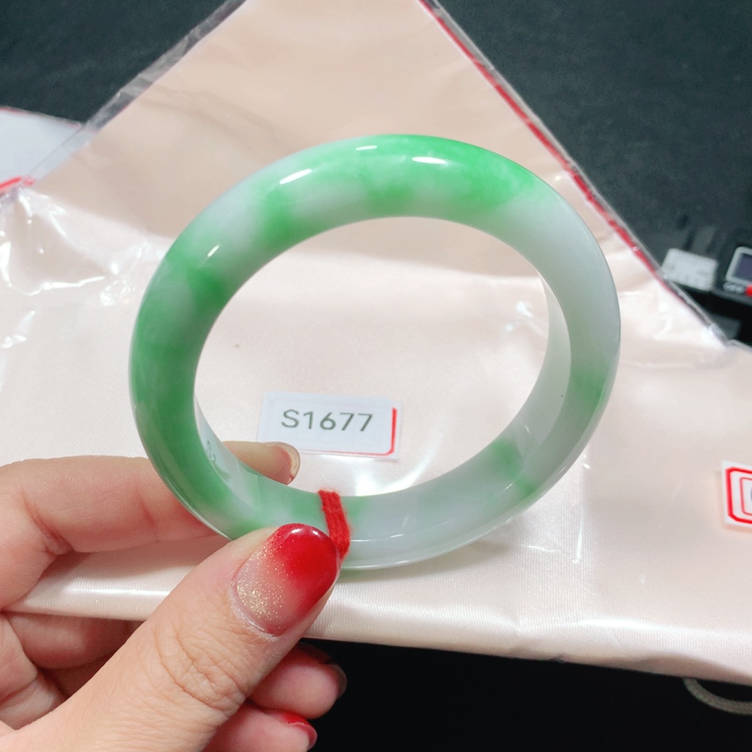 翡翠未镶嵌手镯细腻03