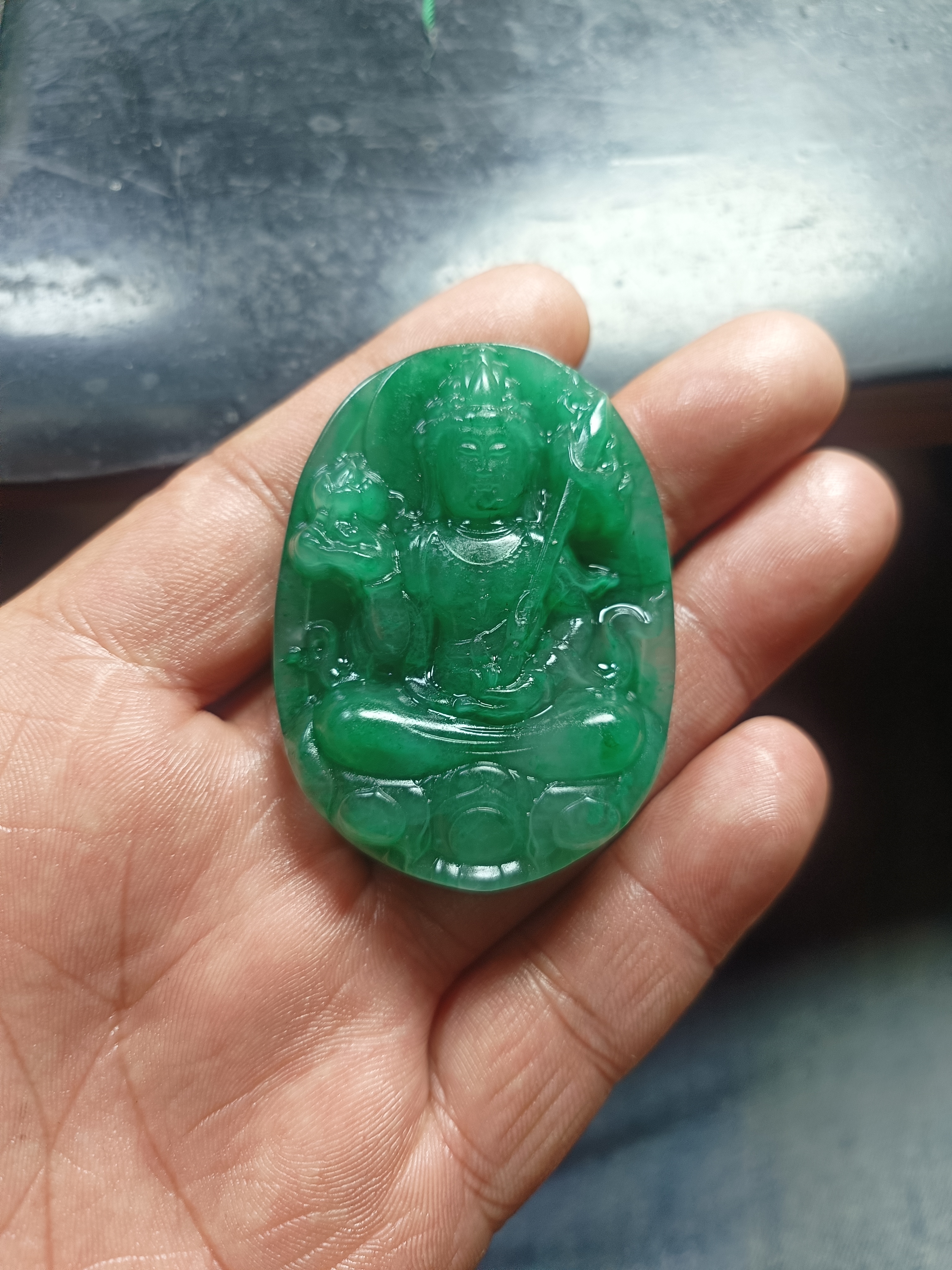 非洲翠石英质玉挂件