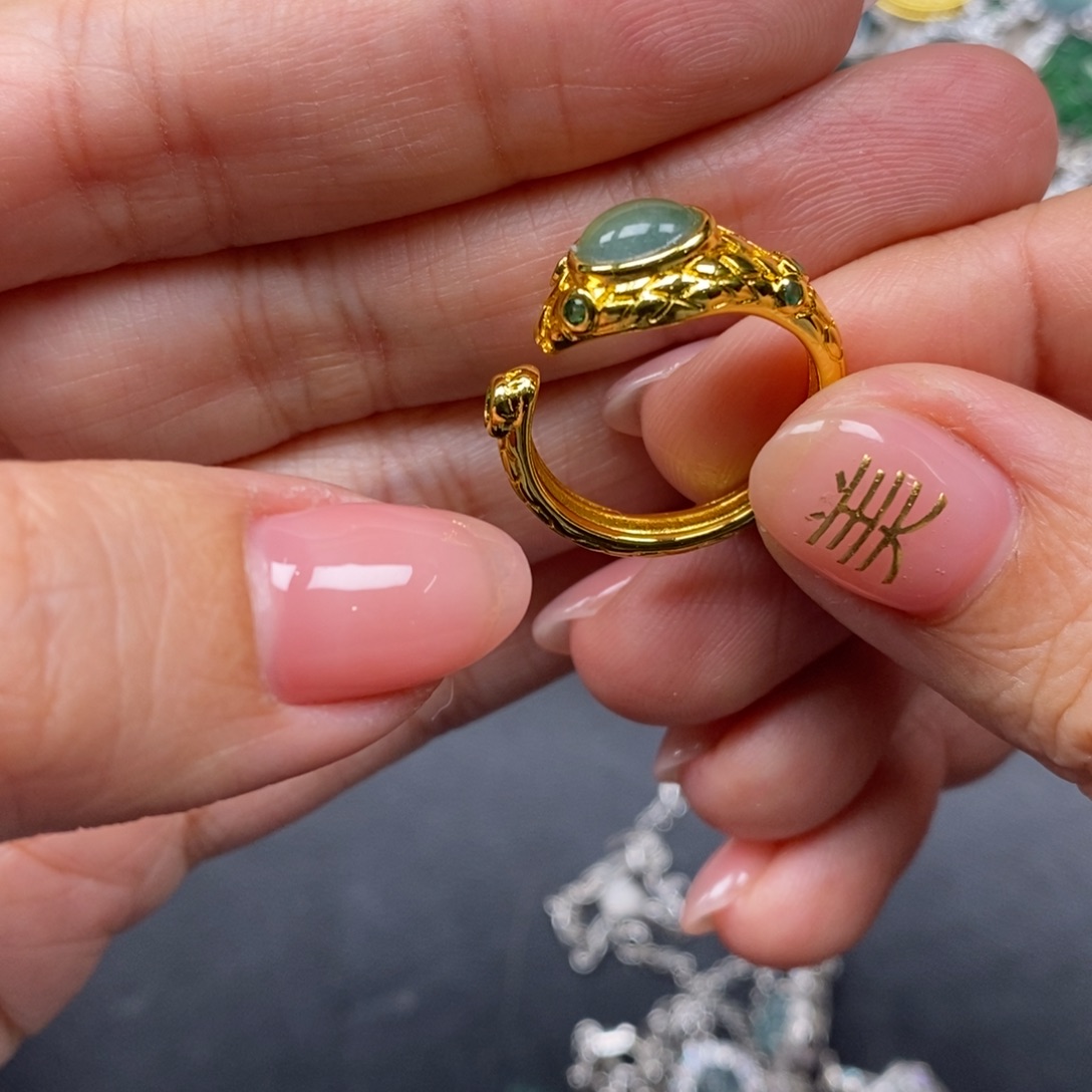 翡翠颈饰未镶嵌翡翠