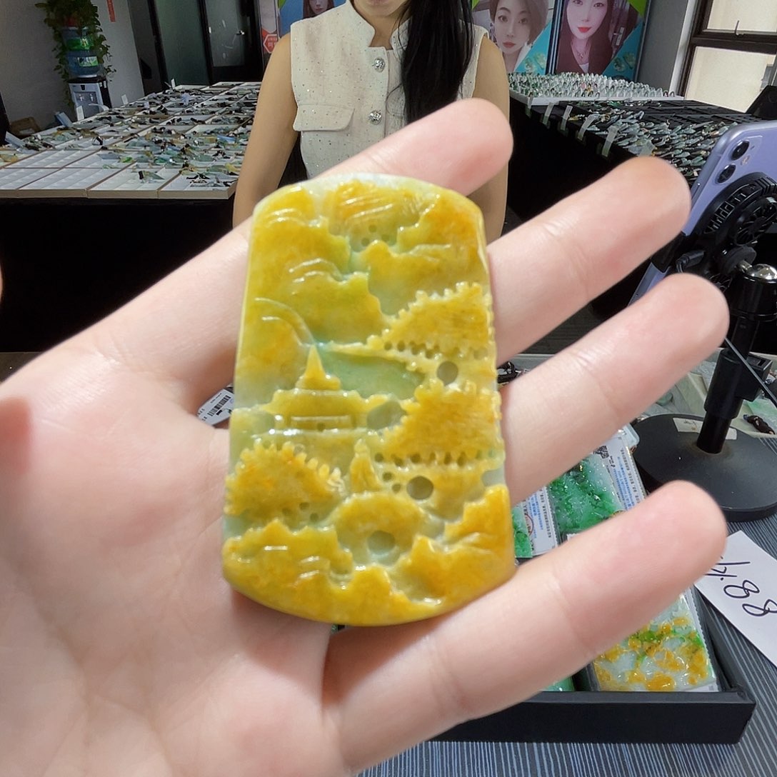 颈饰未镶嵌翡翠一