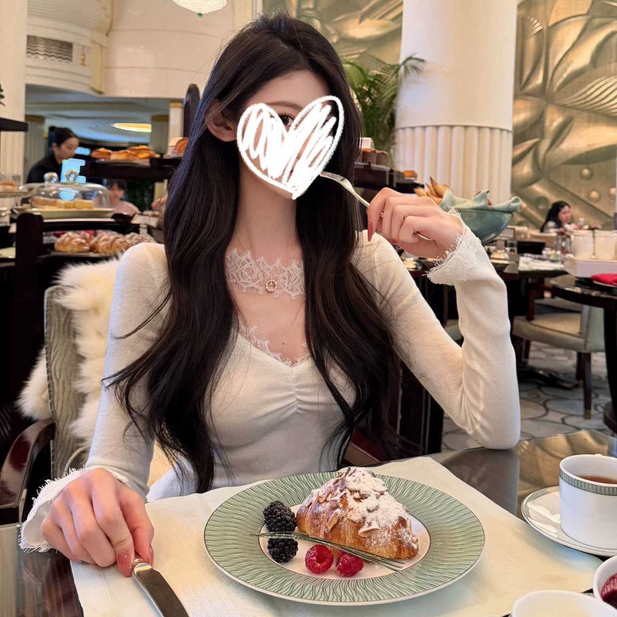 梦优莱/纯欲v领针织衫白色长袖上衣服女春秋冬洋气设计内搭打底衫