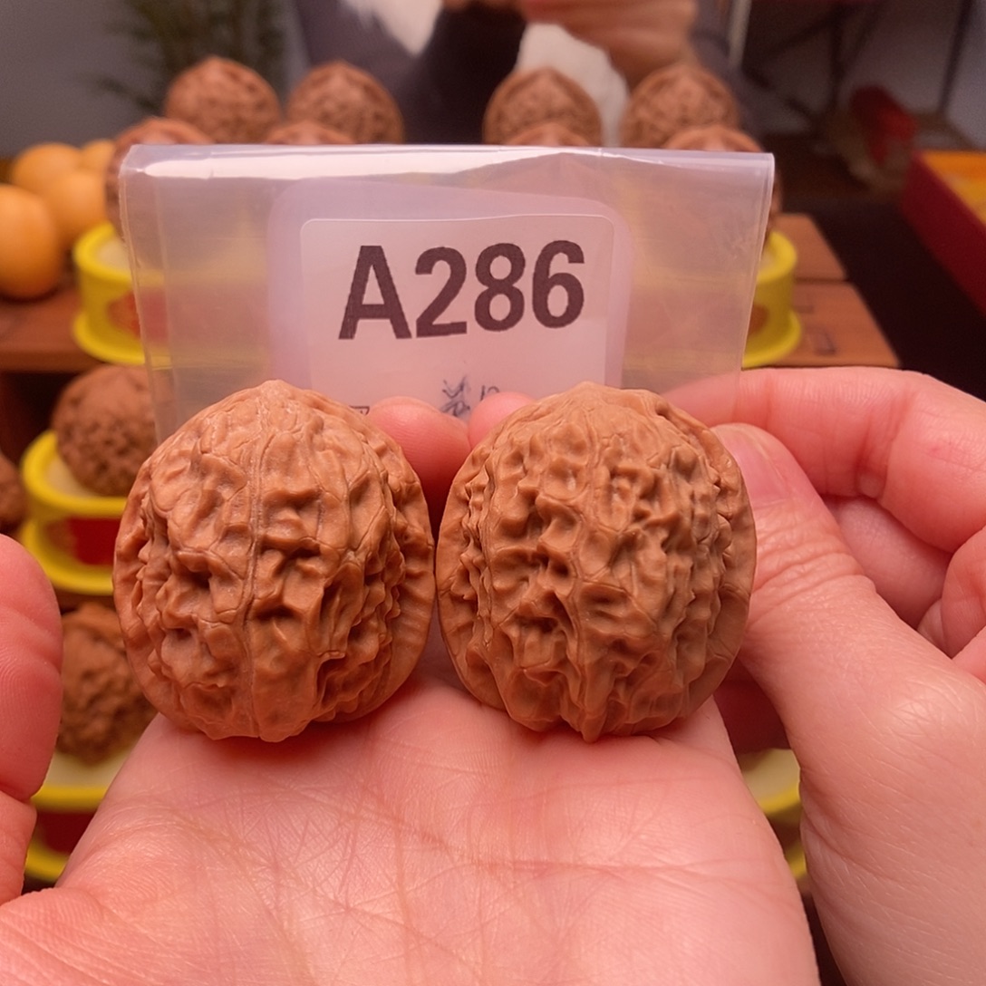 吊坠文玩核桃黄松峪38