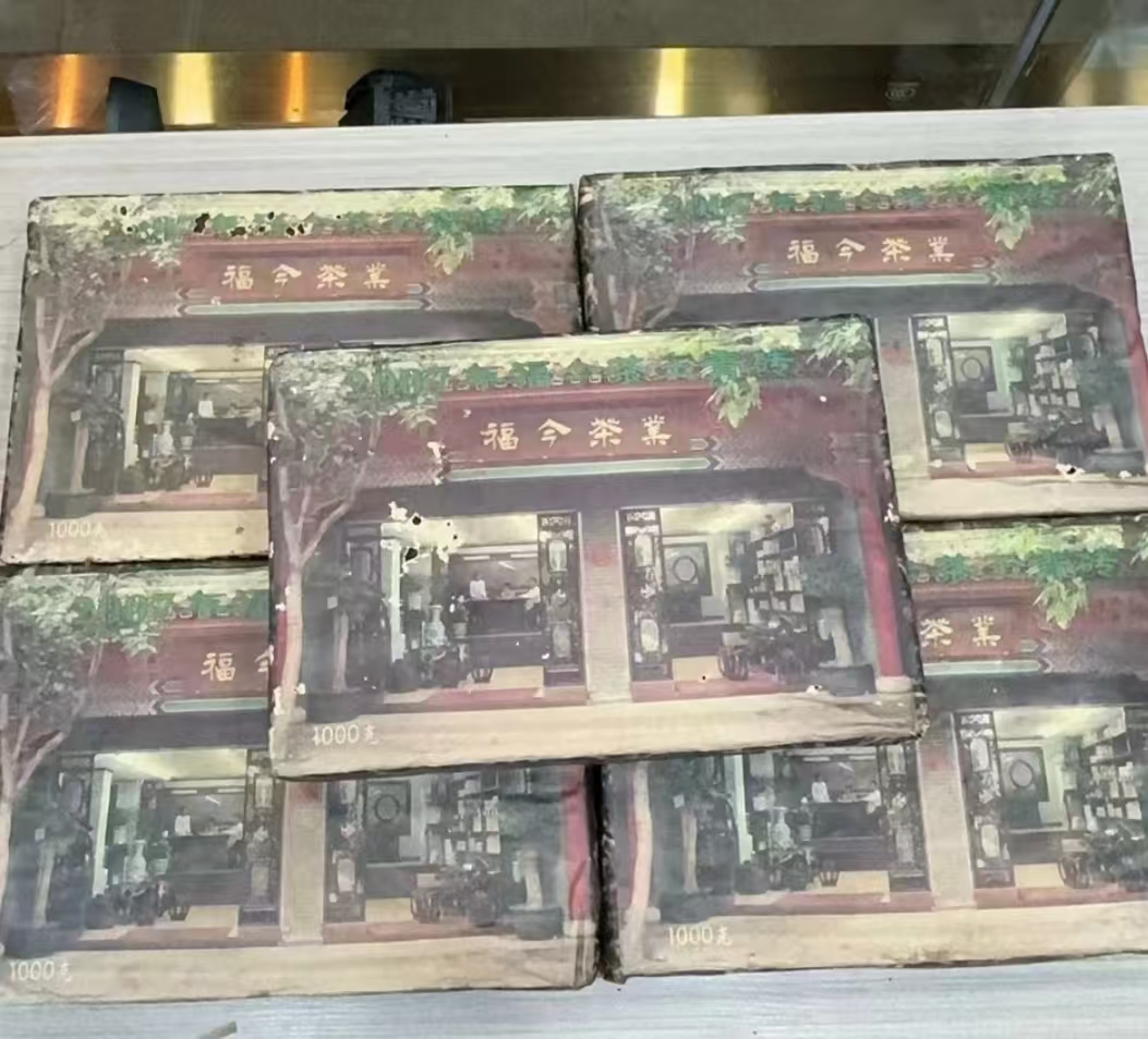 2007年FJ 1000克茶王青砖 生茶 没有外盒没有笋壳 介意勿拍