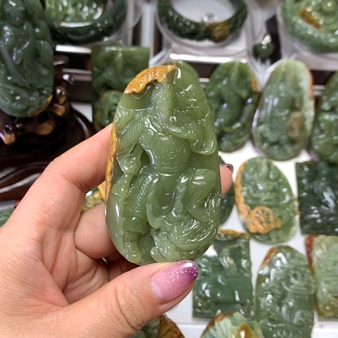 岫岩河磨玉（透闪石质玉）吊坠未镶嵌不**、