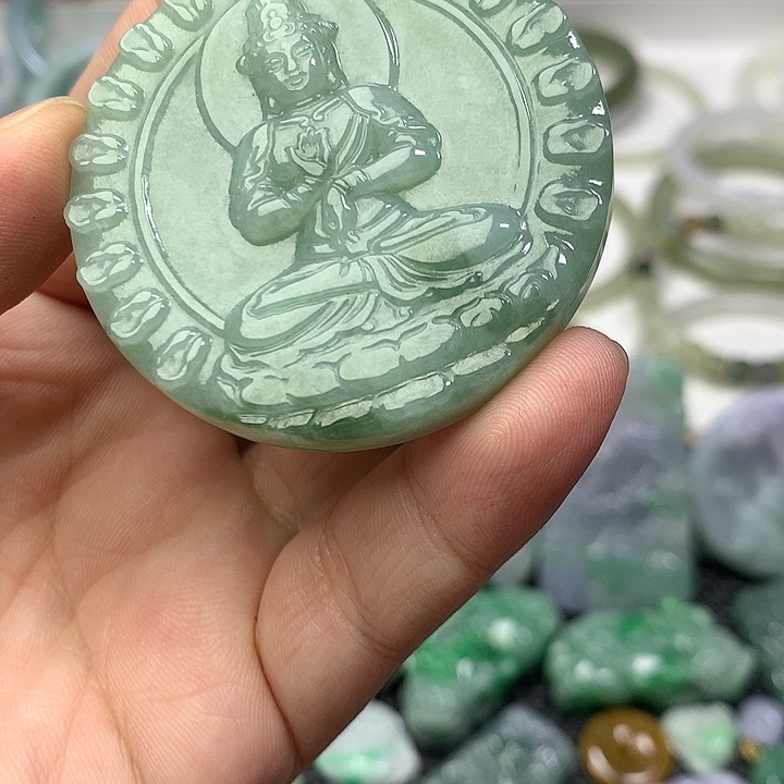 翡翠颈饰未镶嵌翡翠