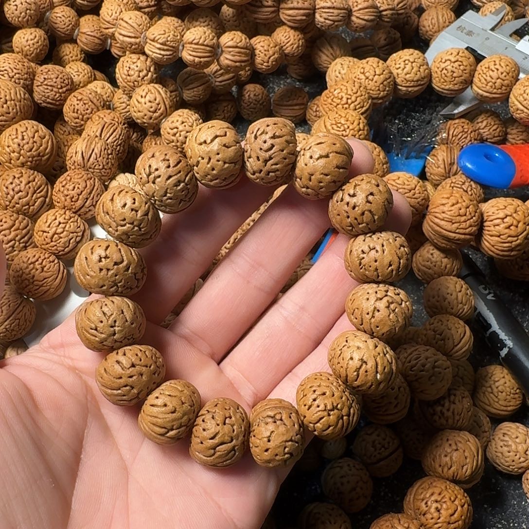 旭****吊坠桃核纽扣手串