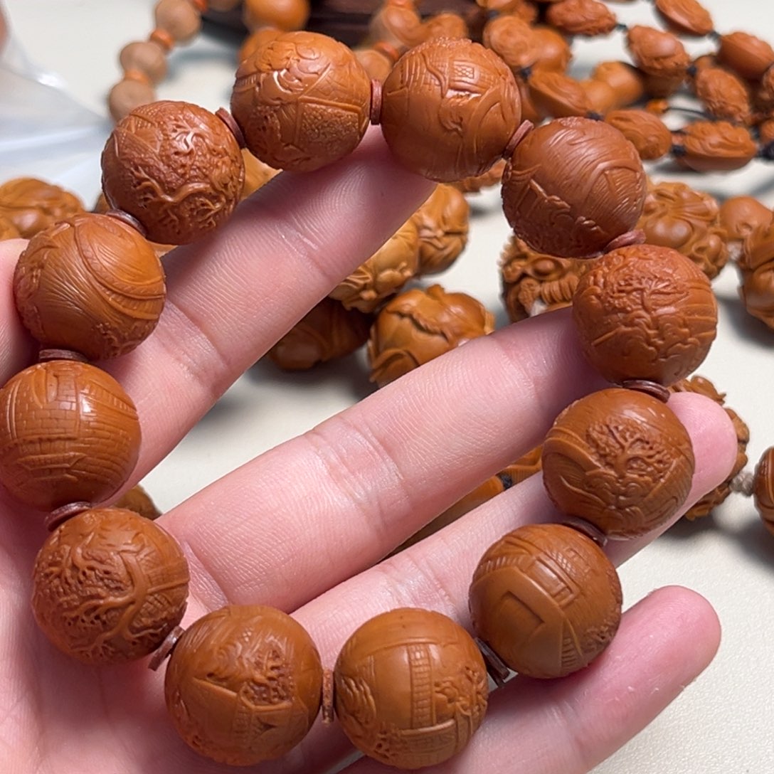 橄榄核吊坠从***南景秀山河