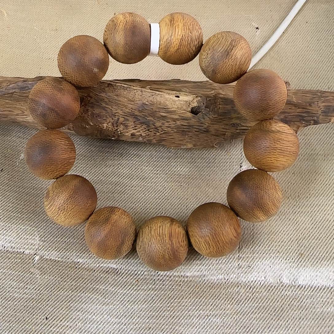 沉香碎屑沉香勾丝➕正区达拉干18圆珠单圈沉52克