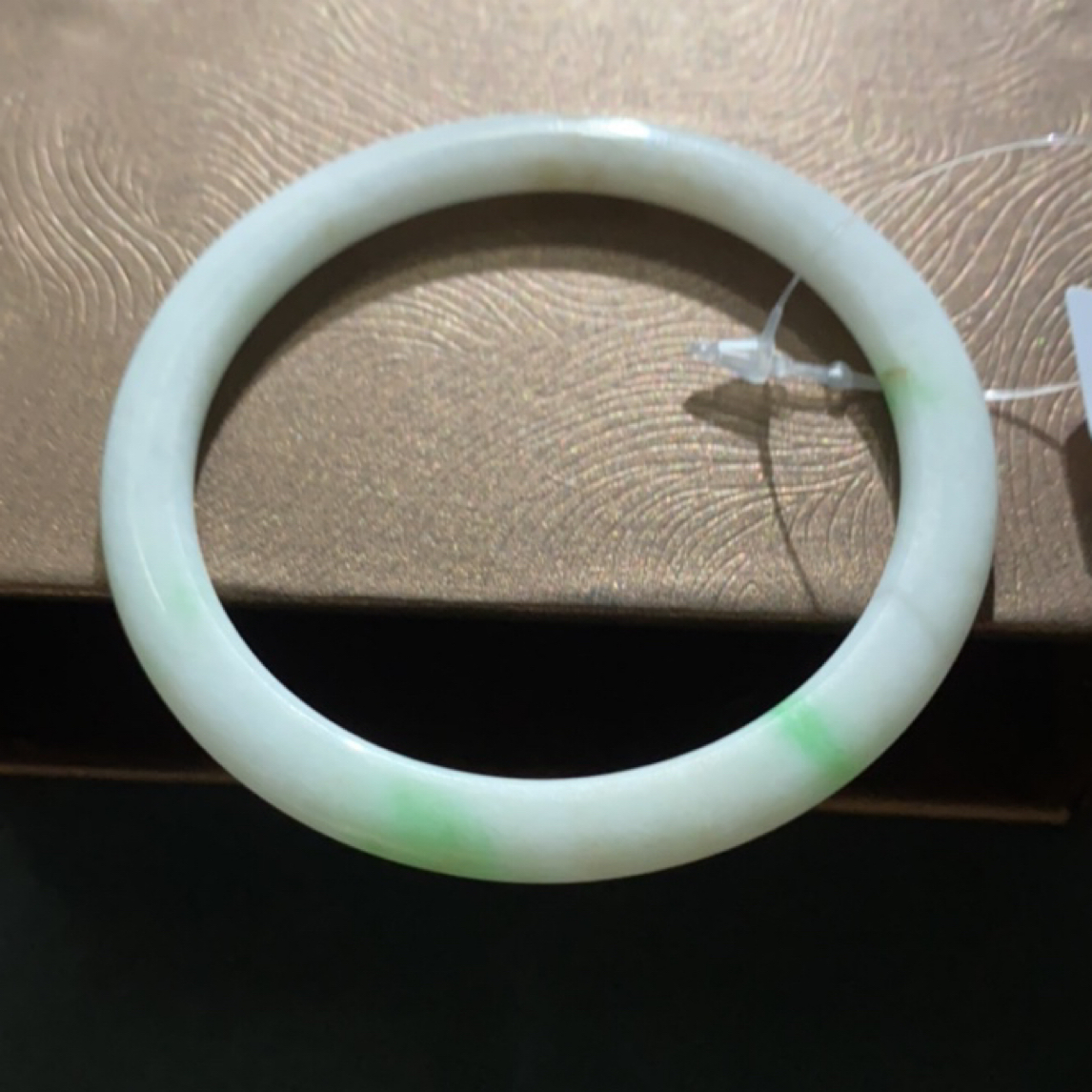 No.037天然翡翠A货白底青飘阳绿黄翡泥鳅背小正圈手镯-时尚精美