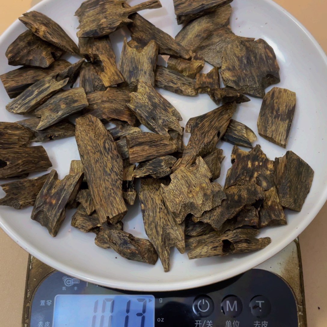 摆件沉香木油叶子块料181克