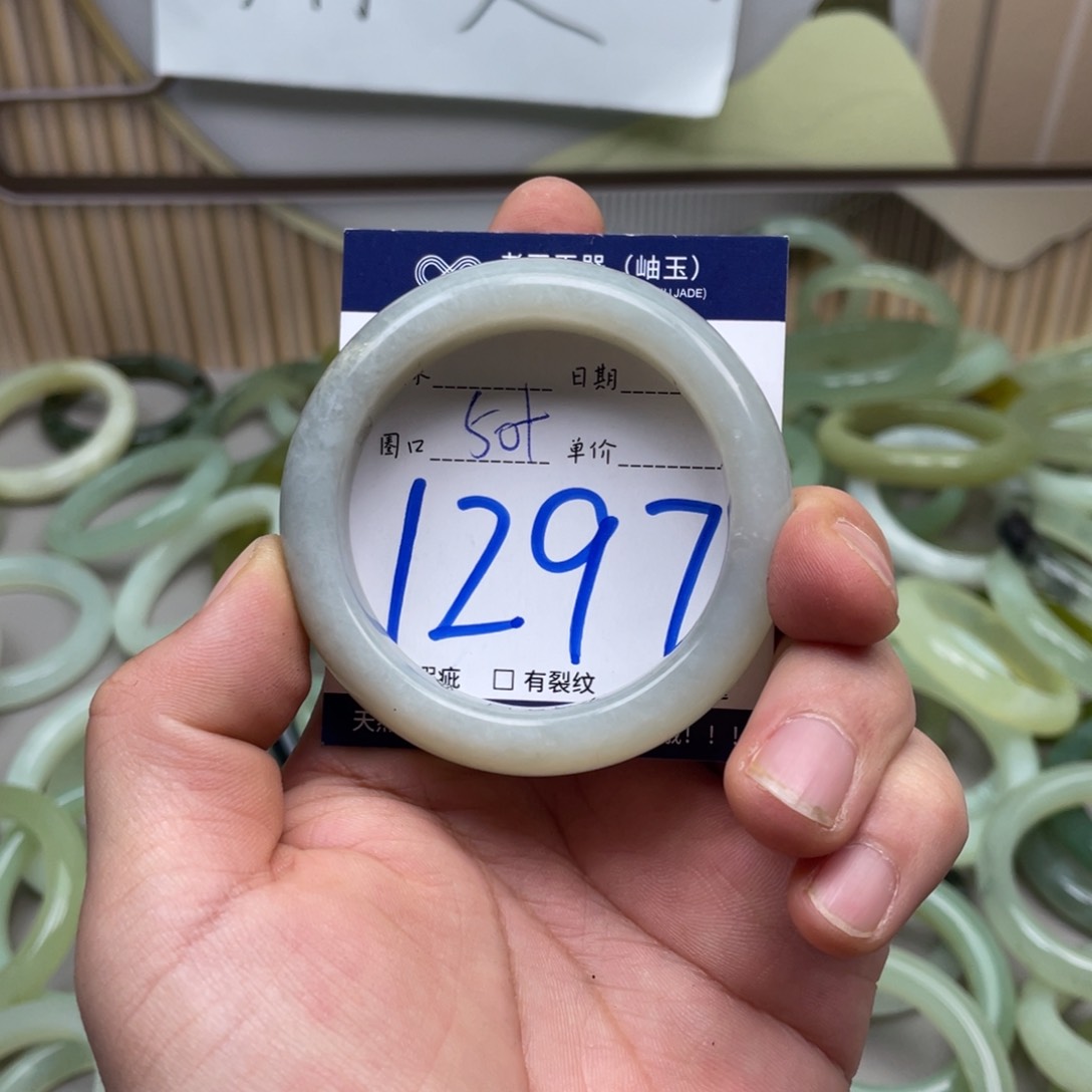 岫玉手镯手镯未镶嵌