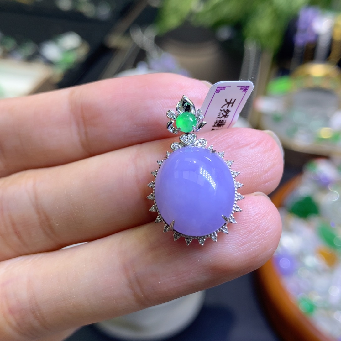 颈饰18K金镶嵌翡翠