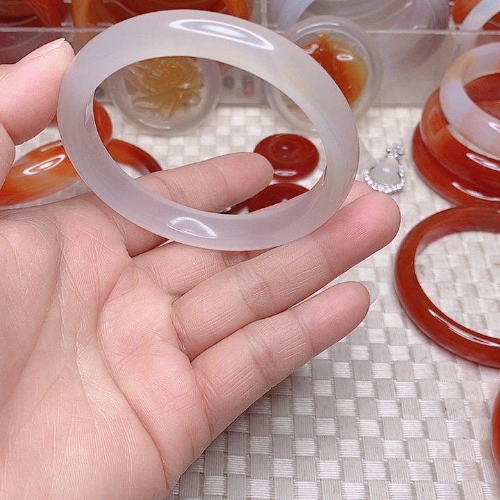 玛瑙/玉髓手镯未镶嵌