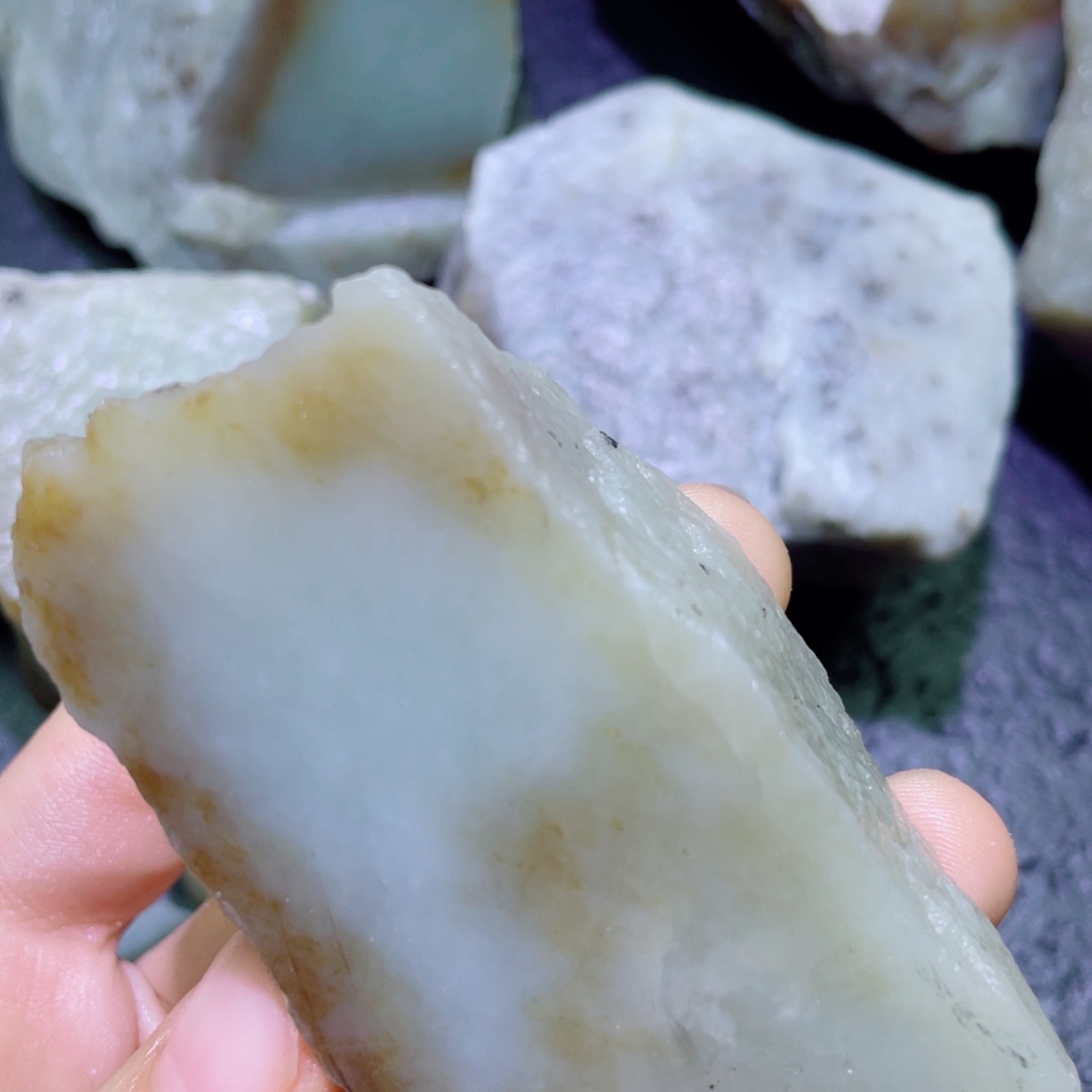 和田玉未镶嵌珠宝半成品