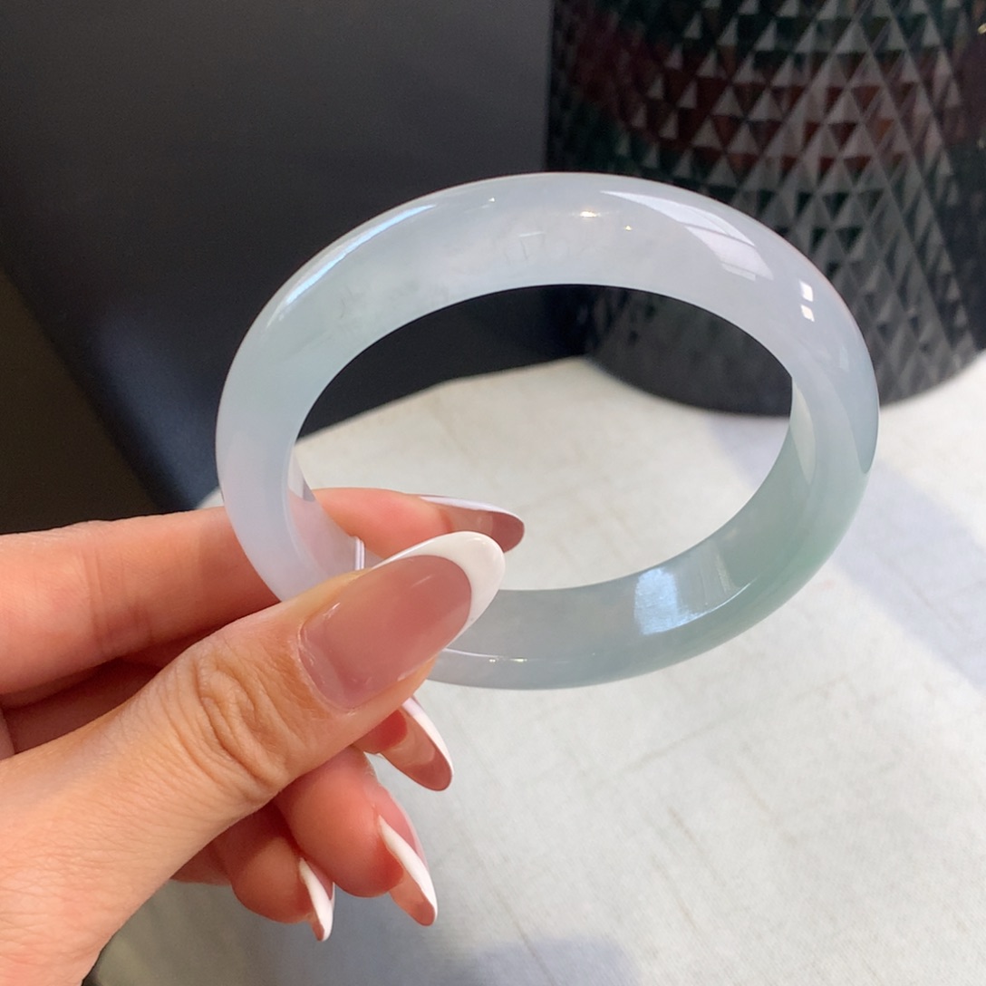 翡翠手镯未镶嵌天然翡翠手镯