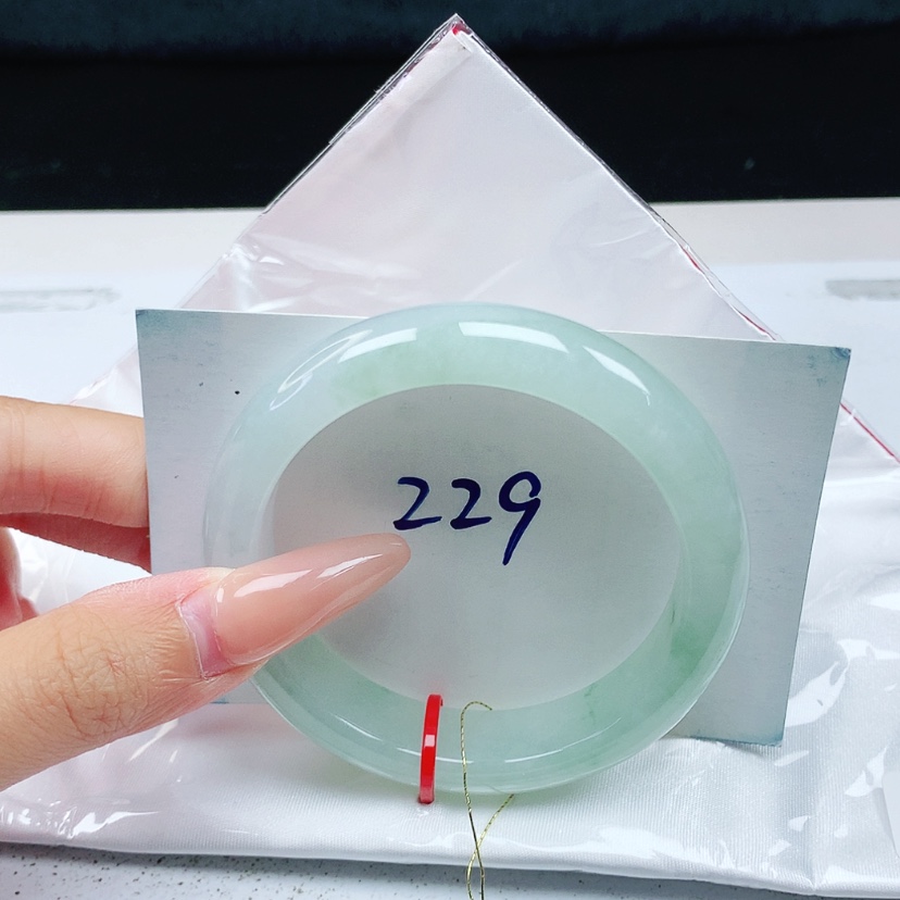 【闪购商品】翡翠手镯未镶嵌54.5圈