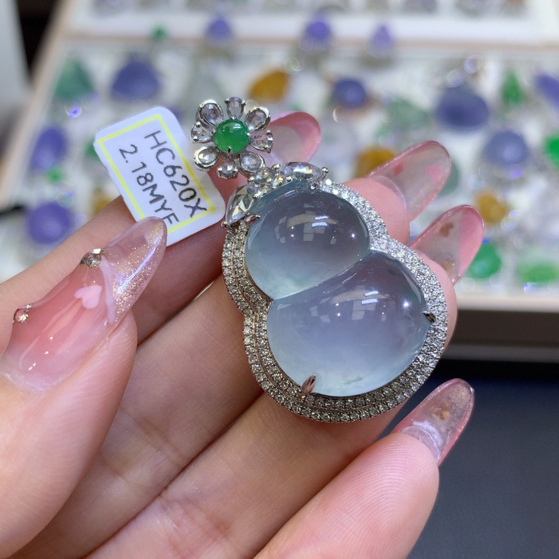 翡翠颈饰18K金镶嵌翡翠