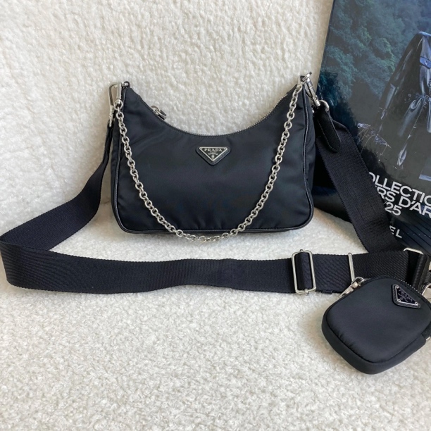 99新 Prada/普拉达 黑银尼龙三合一包/12期/代卖服务/49928905