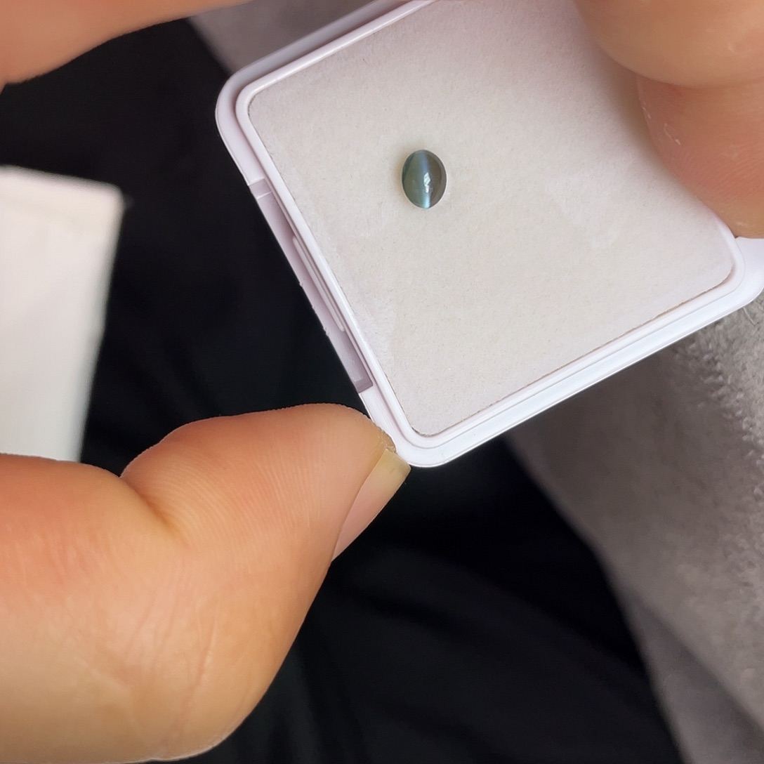裸石未镶嵌变石猫眼0.55Ct。  