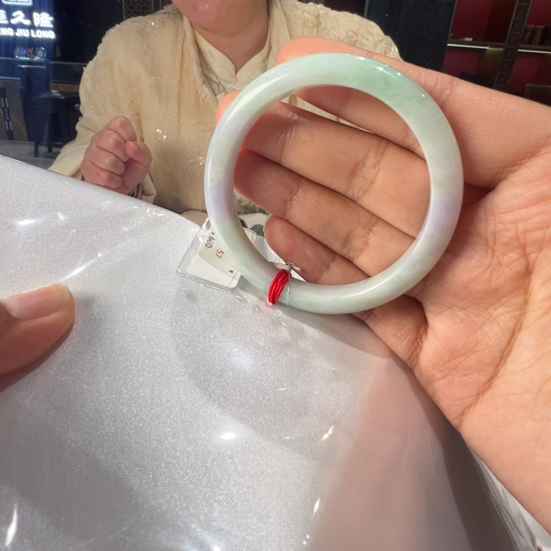 翡翠手镯未镶嵌春彩