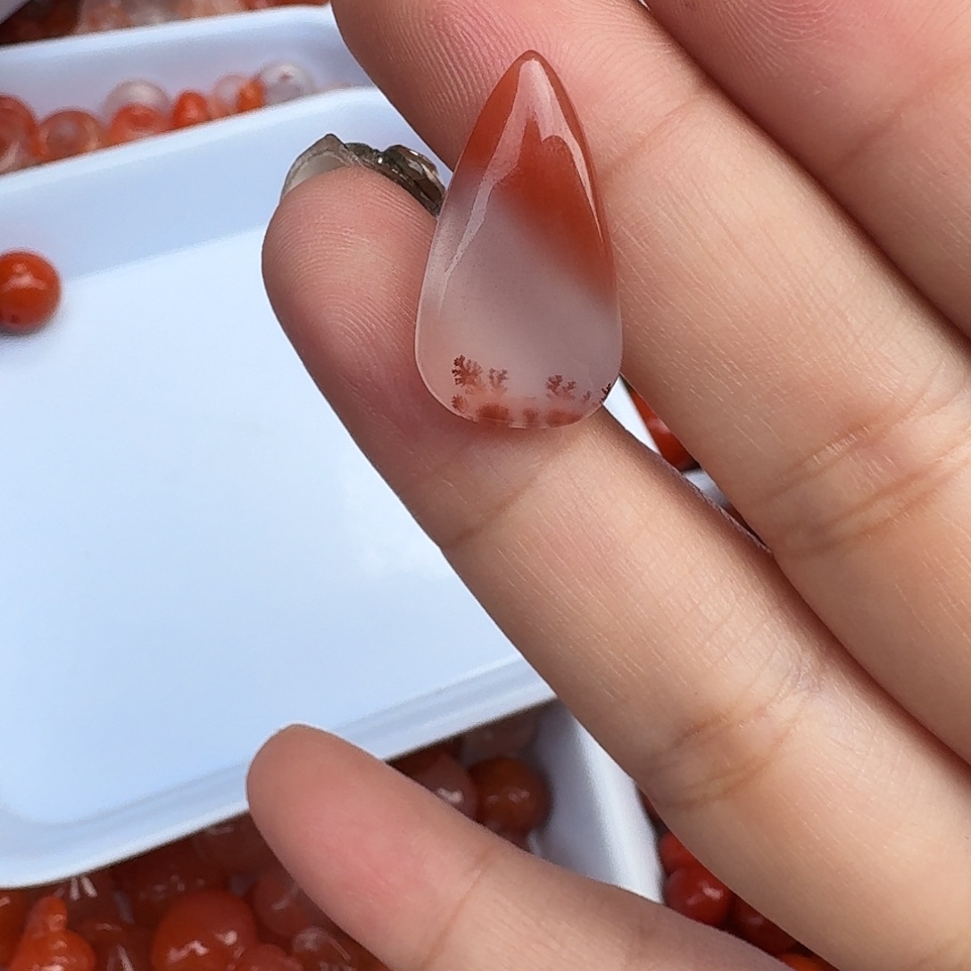 南红玛瑙吊坠未镶嵌