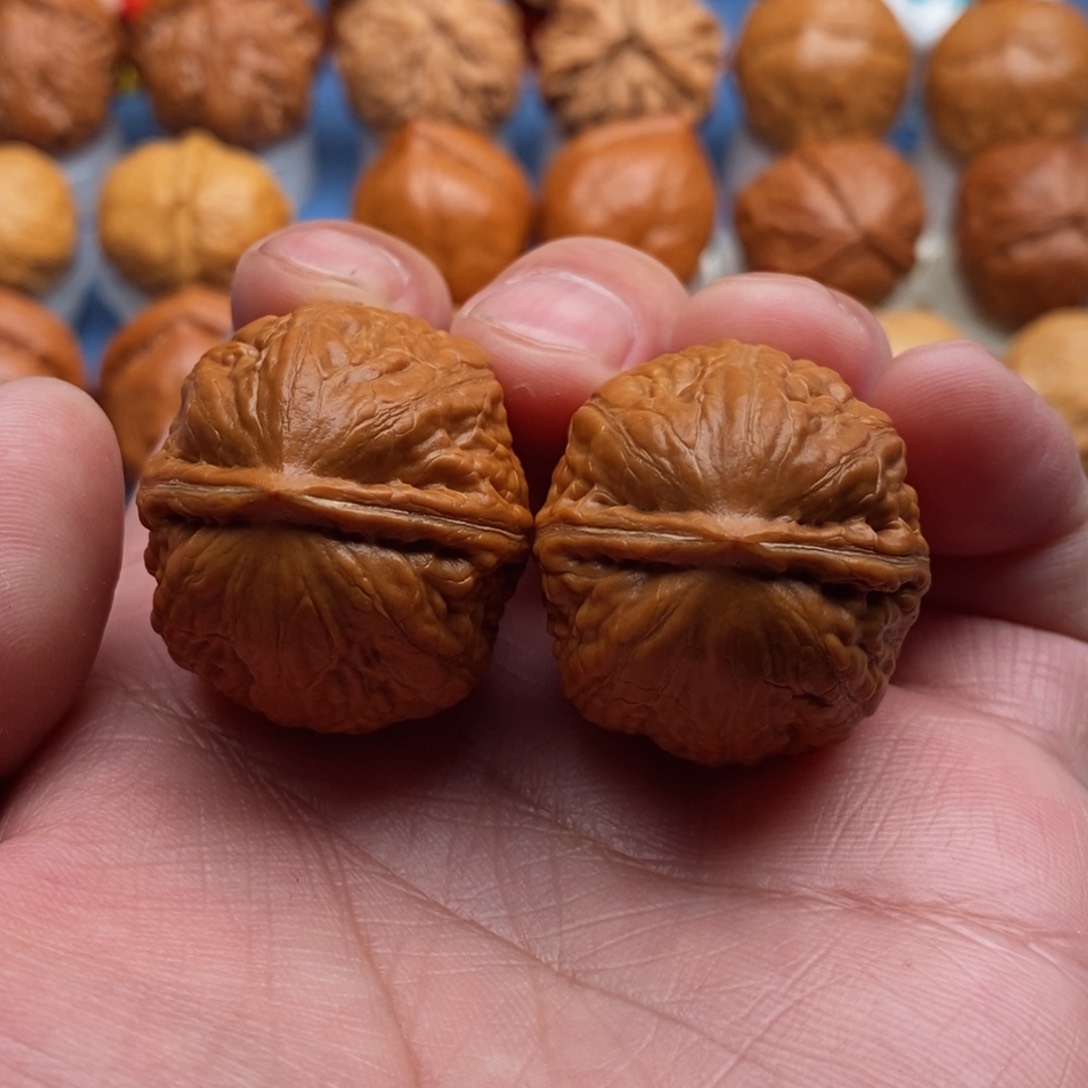 文玩核桃把件小虎头