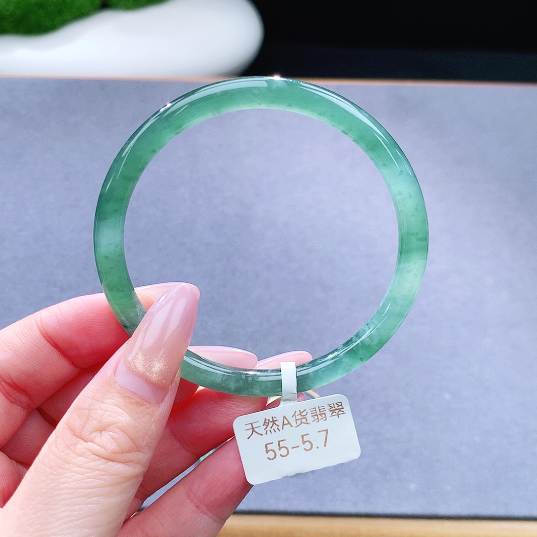 未镶嵌手镯（圆镯）翡翠