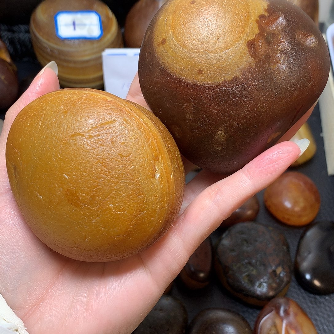 玛瑙原石俏色大手把件