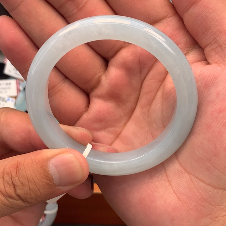 翡翠手镯未镶嵌53正圈淡蓝色