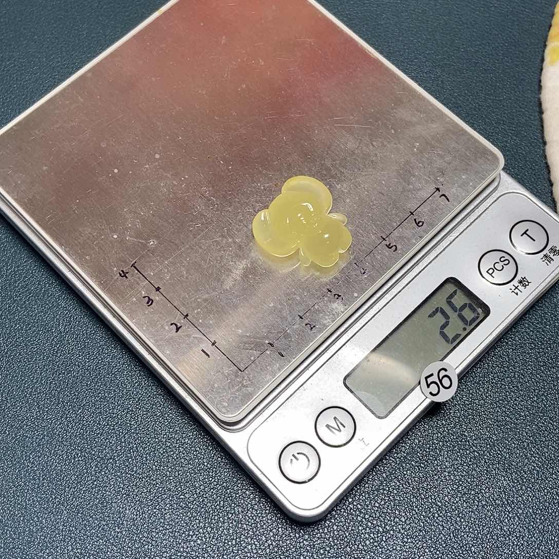 未镶嵌琥珀裸石，