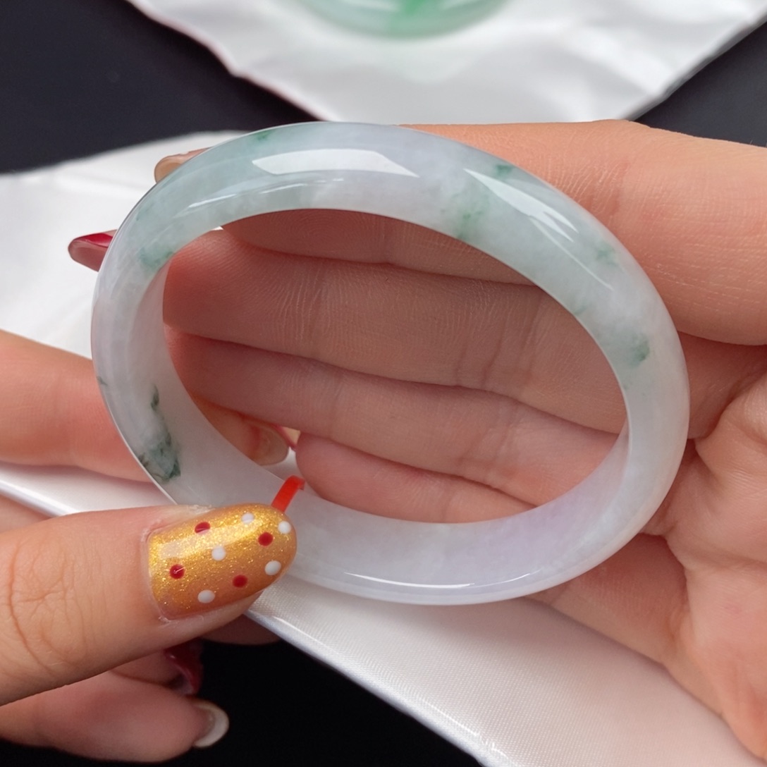 翡翠手镯未镶嵌57贵妃