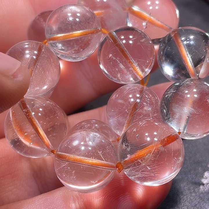 混***王未镶嵌颈饰发晶钛