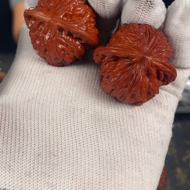 核桃磨盘一对，机刷款