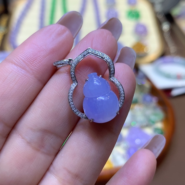 翡翠18K金镶嵌颈饰翡翠